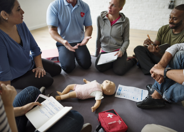 EFR หลักสูตรการดูแลเด็ก - First Aid Training Bangkok Thailand CPR